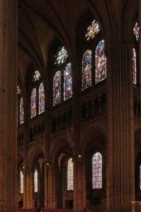 Vue des fenêtres du triforium nord de la nef - French School