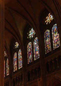 Vue des fenêtres du triforium nord de la nef - French School