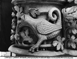 Basilic, chapiteau de la cathédrale Notre-Dame de Reims (moulage en plâtre de pierre)