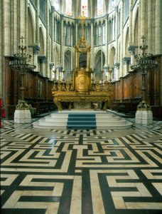 Cathédrale de Saint-Omer (Nord 59) : Autel et labyrinthe