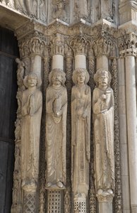 Cathédrale de Chartres, détail du portail royal, de gauche à droite, un prophète, le roi David, une reine, Salomon - French School