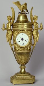 Vase horloge avec un aigle, c.1800