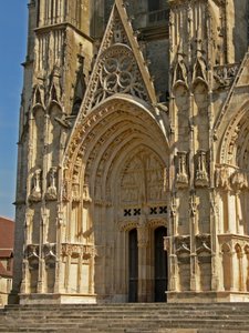 Porte nord sur la façade ouest