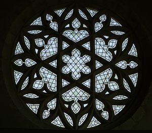 La rosace sur le mur est du transept sud