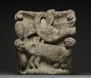 Chapiteau engagé avec une créature fantastique et trois oiseaux, début des années 1100 - French School