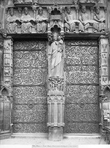 Façade de Notre-Dame, portail gauche, Paris