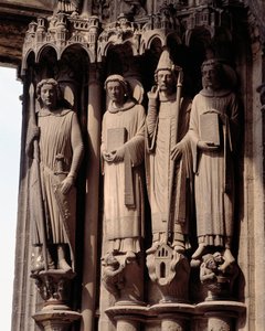 Art gothique : Figures de martyrs, à gauche Saint Théodore, un soldat romain - Baie du portail sud de la Basilique Notre-Dame de Chartres - French School