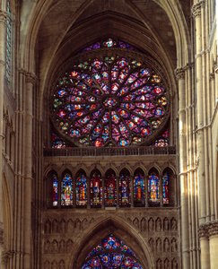 Architecture gothique : vue de la rosace de la cathédrale Notre-Dame de Reims réalisée au XIIIe siècle. Reims, Marne
