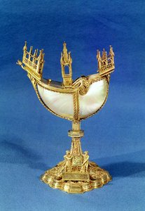 Porte-encens en forme de bateau, du Trésor de Chartres (or et nacre)