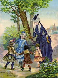 Mère avec des enfants jouant à la campagne