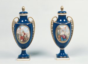 Paire de vases de Sèvres décorés de figures allégoriques de la Justice et de la République