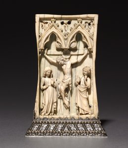 Plaque : La Crucifixion, française ou anglaise, vers 1345-1365 (ivoire, monté sur un support en argent (après 1919)) - French School