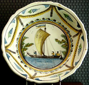 Assiette représentant un voilier sur la Loire, Nevers