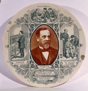 Assiette avec une photographie de Louis Pasteur (1822-95) par Pierre Petit (1832-1909), et des scènes de sa vie - French School