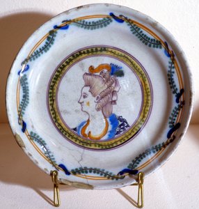 Portrait de Marie-Antoinette - assiette en faïence - French School