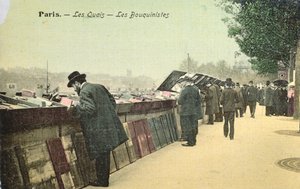 Carte postale représentant les bouquinistes le long de la rive gauche de la Seine, Paris, avant 1914