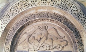 Relief du tympan représentant Saint Michel et le dragon, 1137