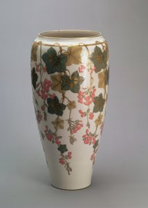 Vase de Sèvres, avec décoration sur glaçure