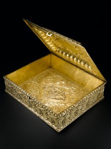 Coffret rectangulaire en argent doré avec couvercle à charnière, étagé au centre, du service de toilette Lennoxlove, appartenant à Frances Teresa Stewart, Duchesse de Richmond et Lennox : Français, Paris, 1666-1667