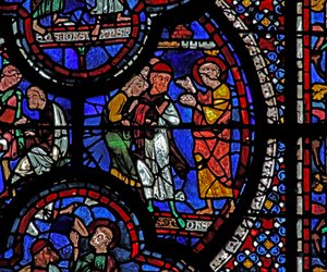 Fenêtre de Saint Jean : il répare des gemmes cassées