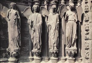 Saint Nicasius avec des anges, figures de jambage du portail ouest - French School