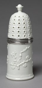 Sucrier, fabriqué par la Manufacture de porcelaine de Saint-Cloud, vers 1732-1738