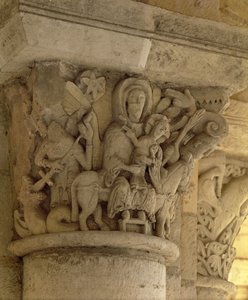 La Fuite en Égypte, relief de chapiteau de colonne de l