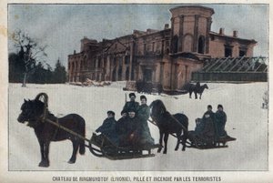 Le château de Ringmundtof, Livonie, pillé et incendié par des révolutionnaires anarchistes russes. Russie