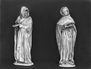 Deux pleureurs, du tombeau du Duc Jean de Berry (1340-1416) vers 1450-53 (albâtre) - French School
