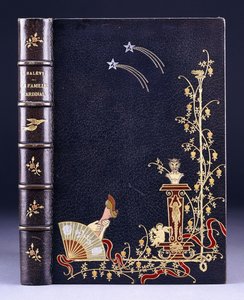 Couverture de livre supérieure avec deux étoiles filantes, une torche, du feuillage, un faune sur un piédestal, un putto et une jambe derrière un éventail, 1893 - French School