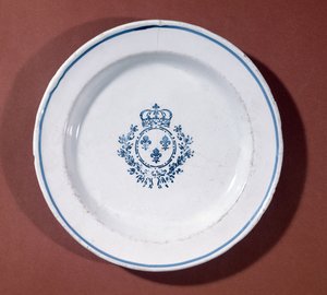 Assiette de cuisine de Versailles, manufacture de Saint-Cloud