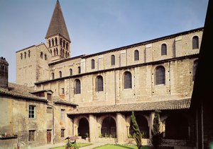 Vue du cloître de Saint-Ardain, Xe-XIe siècle