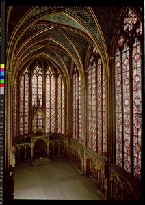 Vue des vitraux dans la chapelle supérieure, 1246-48 - French School