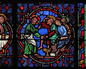 Fenêtre w02 représentant le Christ lavant les pieds de ses disciples
