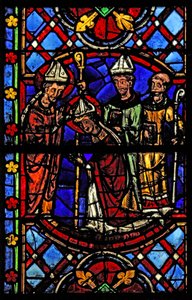 Fenêtre w08 représentant Saint Martin avec des évêques et des clercs