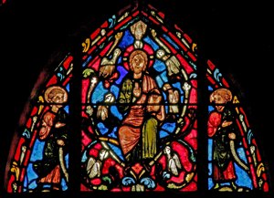 Fenêtre w0 représentant le Christ avec les sept colombes du Saint-Esprit
