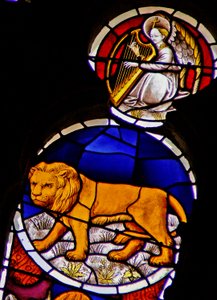 Fenêtre w114 représentant le signe du zodiaque Lion - French School