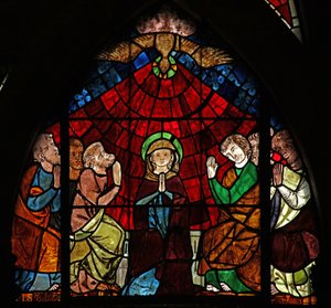 Fenêtre w14 représentant la Vierge Marie et les Apôtres à la Pentecôte