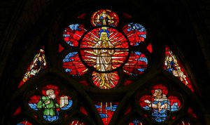 Fenêtre w34 représentant la Transfiguration avec Élisée et Moïse