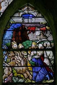 Fenêtre w5 représentant une scène du Livre de la Révélation de Saint Jean : les rois de la terre adorent la bête