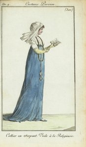 Femme en voile de nonne lisant un magazine de mode