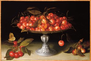 Cerises dans une compote en argent avec des pommes sauvages sur un rebord de pierre et un papillon fritillaire - Galizia Fede