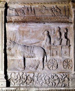 Bas-relief de la période gallo-romaine représentant un char tiré par des chevaux, transportant des passagers. Avignon, Musée Calvet