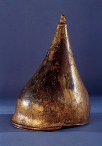 Art gaulois : casque à cornes (2e âge du fer, vers 250 av. J.-C., époque de La Tène). Saint-Germain-en-Laye, Musée des Antiquités