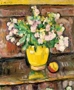 Nature morte avec des fleurs dans un vase jaune