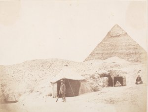 Le photographe devant sa tente sur le site de la pyramide de Khafre Chephren - George Wilson Bridges