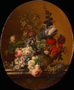 Nature morte de fleurs dans un panier avec un nid de moineau sur un rebord de pierre