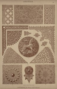 Arabe, Ornements en bois et métal