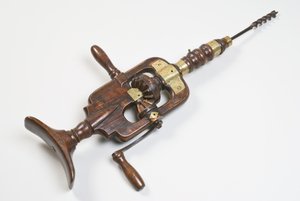 Perceuse à poitrine, avant le 17e siècle
