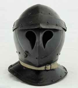 Burgonet fermé de forme 